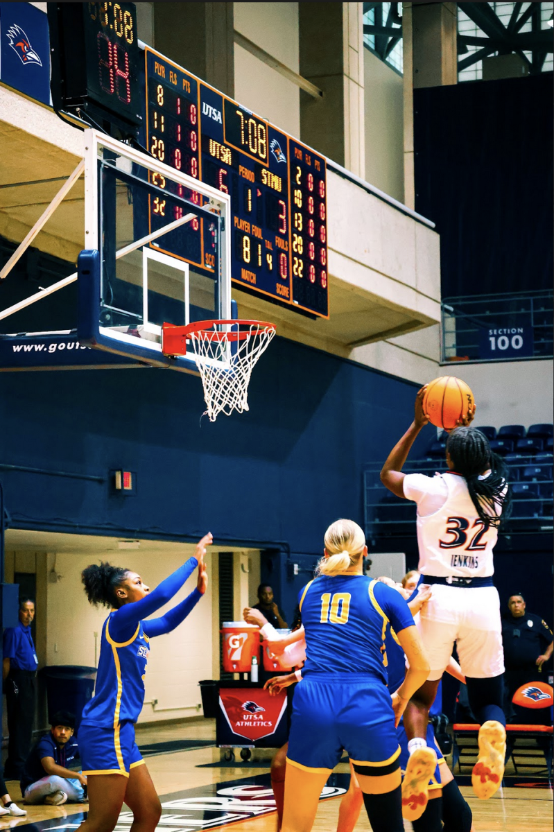 UTSA cruises past St. Mary’s in dominant season opener